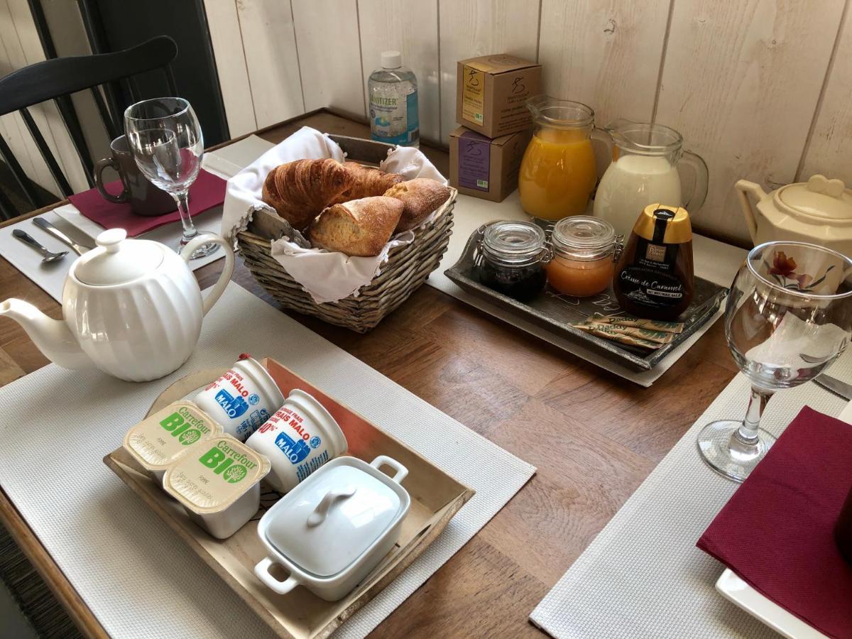 Le Grenier Du Jardin Bed & Breakfast Pontorson Exterior photo