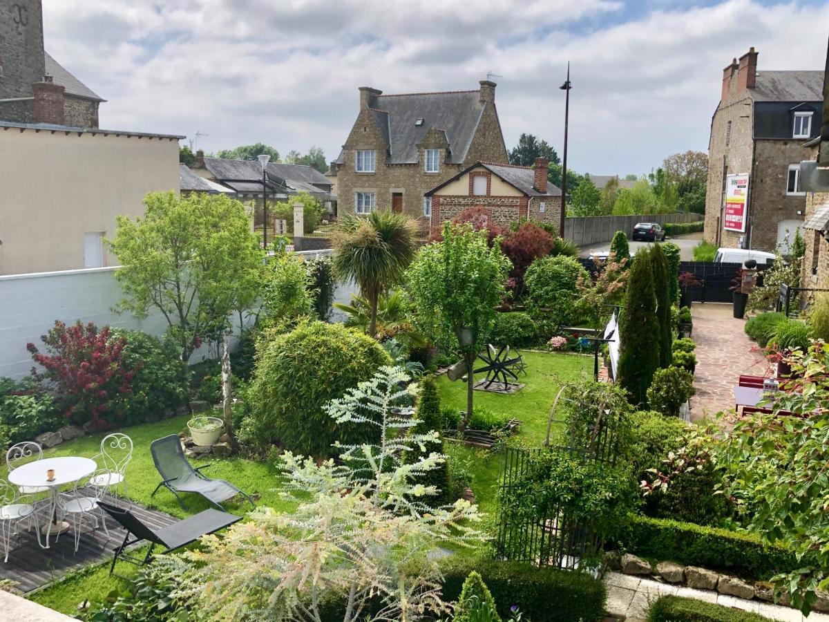 Le Grenier Du Jardin Bed & Breakfast Pontorson Exterior photo