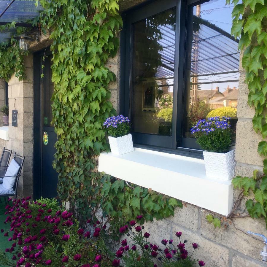 Le Grenier Du Jardin Bed & Breakfast Pontorson Exterior photo