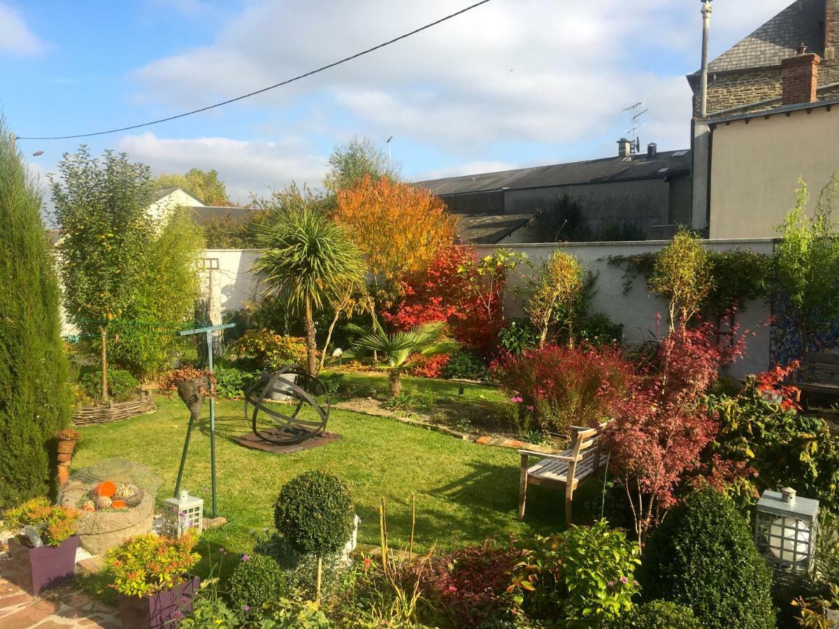 Le Grenier Du Jardin Bed & Breakfast Pontorson Exterior photo